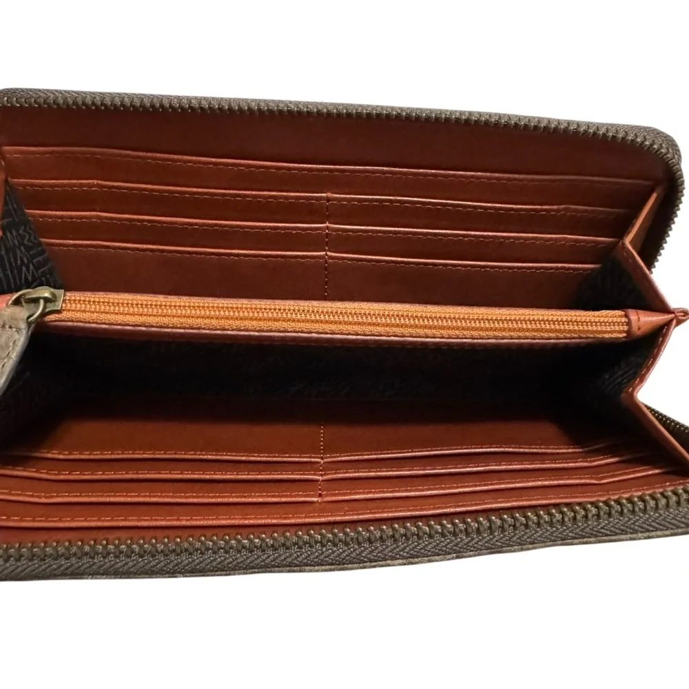 Will Leather Goods Zip Around Leather Clutch Wristlet